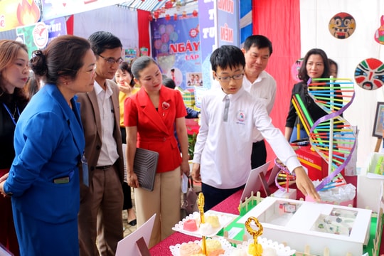 Học sinh thành phố Vinh hào hứng tham gia Ngày hội STEM