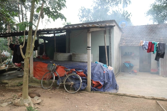 Gia cảnh khốn khó của góa phụ vừa làm mẹ, vừa làm bố của 3 con