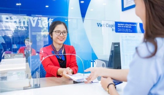 Lãi suất tiết kiệm đồng loạt giảm