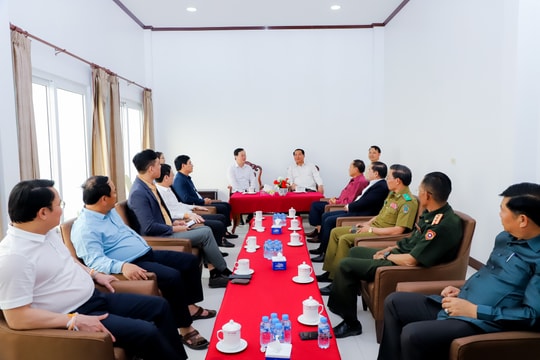 Lãnh đạo tỉnh Nghệ An chào xã giao lãnh đạo tỉnh Xiêng Khoảng và tham quan di tích Cánh đồng Chum