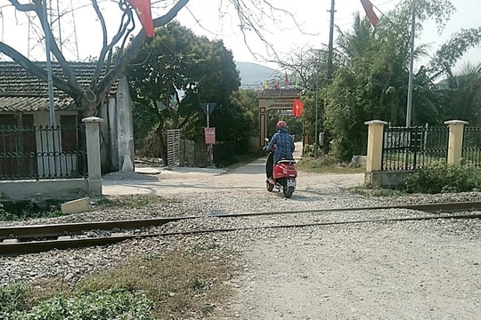 Kiên quyết xử lý dứt điểm các lối đi tự mở băng qua đường sắt Bắc Nam