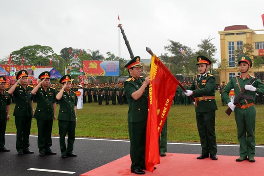 Lữ đoàn xe tăng 215 kỷ niệm 50 năm Ngày truyền thống và đón nhận Huân chương Bảo vệ Tổ quốc hạng Nhất