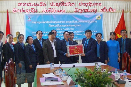 Đoàn đại biểu Liên đoàn Lao động Nghệ An thăm, làm việc tại nước bạn Lào 