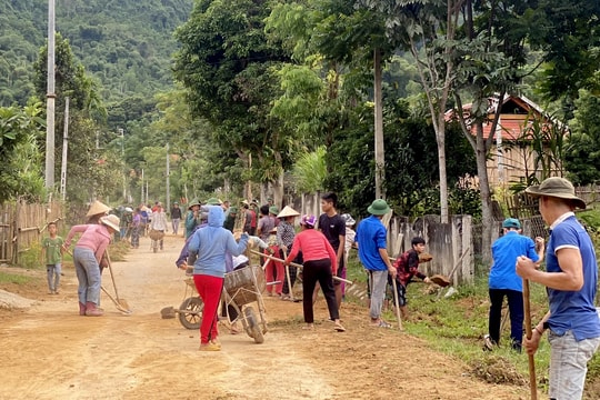 Hàng vạn người dân Con Cuông tham gia 'Ngày thứ Bảy chung tay xây dựng nông thôn mới và vệ sinh môi trường'