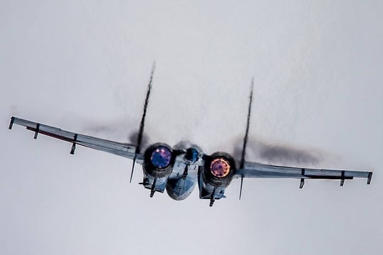 Báo Mỹ tiết lộ về vụ chạm trán giữa máy bay Nga và Anh 