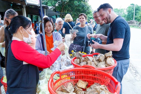 Khách Tây mê đặc sản xứ Nghệ