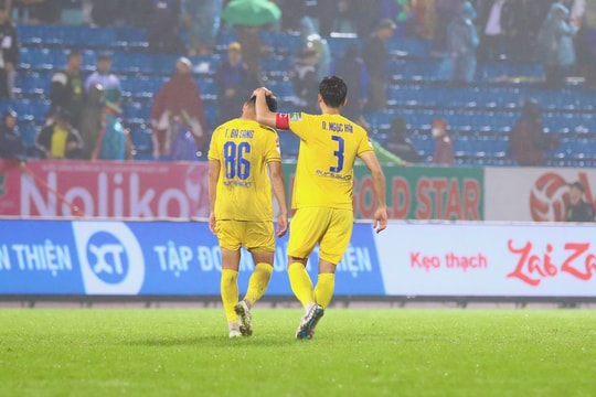 Những hình ảnh buồn trên sân Thiên Trường sau khi Sông Lam Nghệ An thua trận