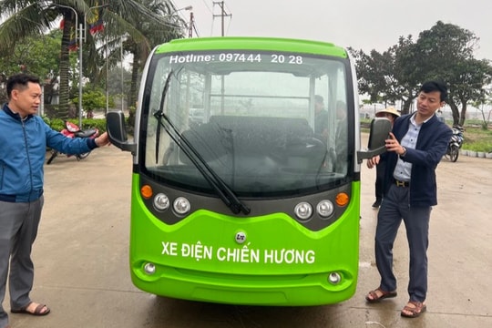 Nhiều hộ kinh doanh ở thị xã Cửa Lò đã mua xe điện mới