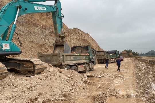 Video: Khám xét 5 địa điểm liên quan tới vụ khai thác hơn 300 ngàn m3 khoáng sản trái phép 