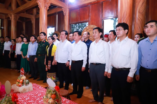 Lãnh đạo tỉnh Nghệ An dâng hương tại Di tích lịch sử Quốc gia Đền Chín Gian, Quế Phong