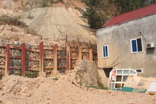 Loay hoay xử lý sạt lở ở thị trấn Mường Xén