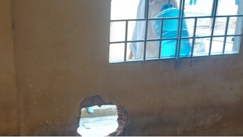 9 học viên trốn khỏi cơ sở cai nghiện bằng cách đục tường