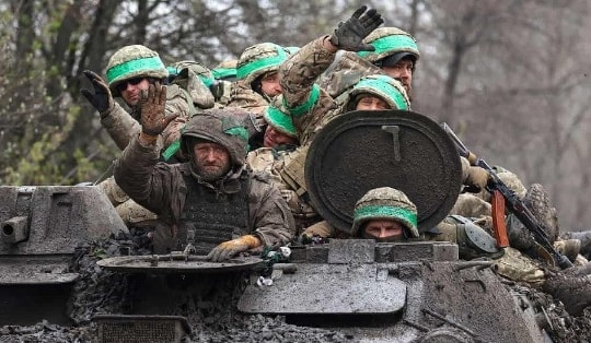 Nhóm Wagner của Nga tiến sâu vào Bakhmut, Ukraine áp đặt lệnh trừng phạt mới