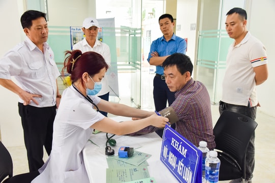 Gần 1.500 lái xe chuyên nghiệp ở Nghệ An được khám sức khỏe định kỳ