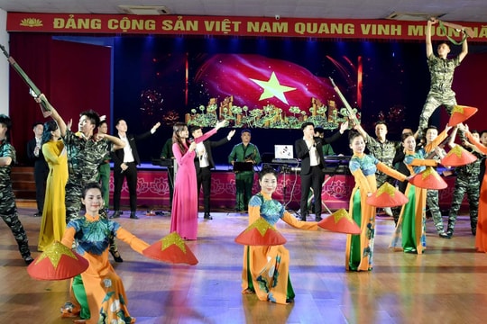 Nghệ An: Tổng duyệt chương trình tham gia Hội diễn Nghệ thuật quần chúng ca khúc cách mạng 