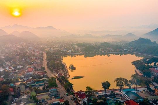 Hồ Thung Mây - điểm nhấn ấn tượng nơi phố núi xứ Nghệ