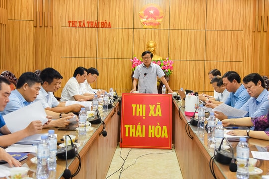 HĐND tỉnh giám sát công tác cải cách hành chính tại TX. Thái Hòa