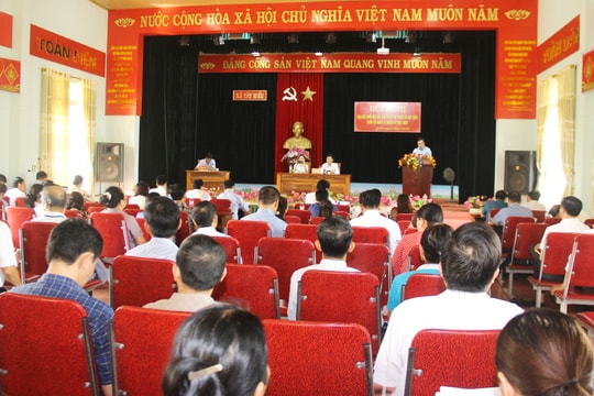 Đại biểu Quốc hội tiếp xúc cử tri thị xã Thái Hoà