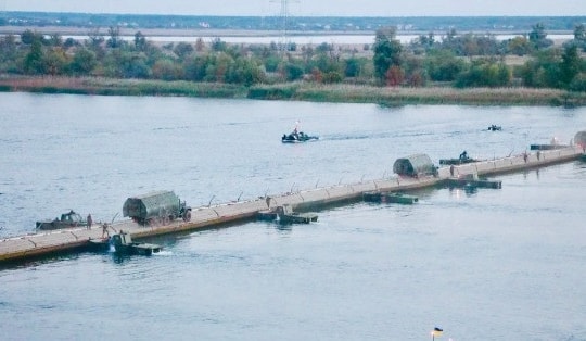 Nga đánh sập cầu phao ở Donetsk, Ukraine báo động phòng không