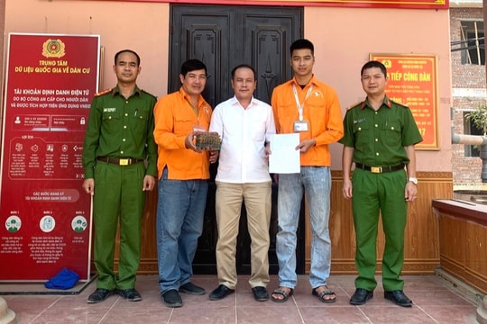 Nhân viên xe buýt trả lại 190 triệu đồng cho người đánh rơi 