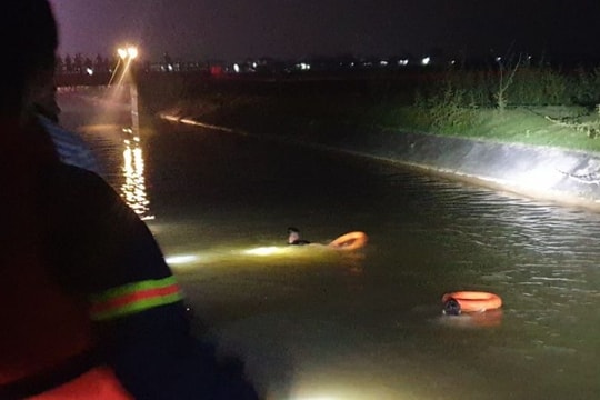 Đi tắm sông, người đàn ông bị đuối nước