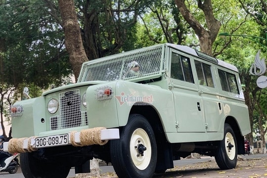 Ô tô cũ rích hơn 20 năm tuổi giá tiền tỷ, dân chơi Việt Nam vẫn ham săn lùng