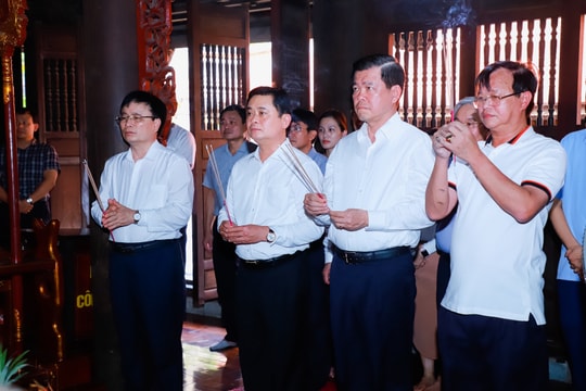 Lãnh đạo tỉnh Đồng Nai dâng hương tưởng niệm Hoàng đế Quang Trung và Đại thi hào Nguyễn Du