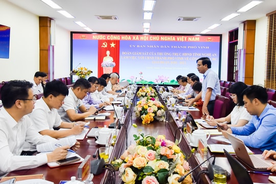 Giám sát công tác cải cách hành chính tại thành phố Vinh