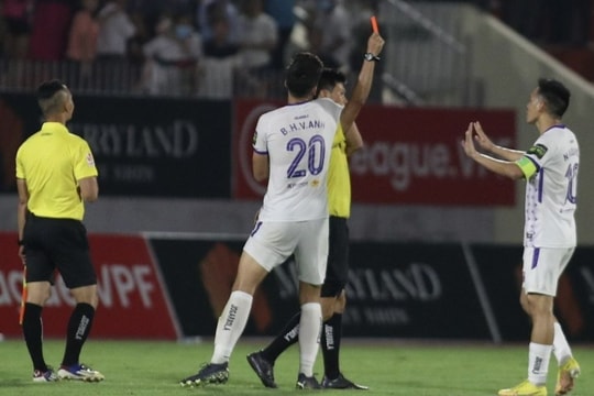 Hà Nội FC khiếu nại về án treo giò 8 trận của Văn Quyết; Quang Hải nhận tin kém vui trước ngày trở về Việt Nam