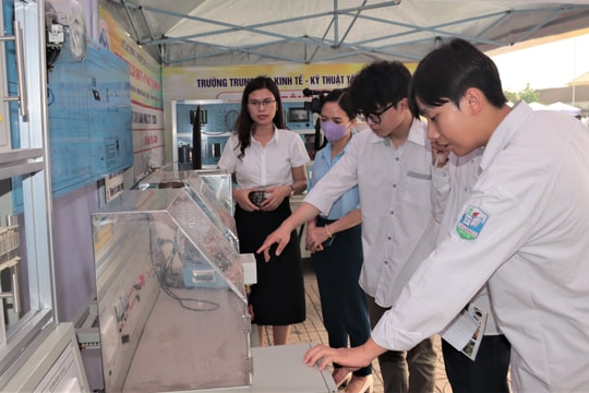 Nghệ An: Tổ chức ngày hội tư vấn tuyển sinh và ký kết hợp tác đào tạo, tuyển dụng lao động