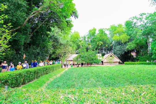 Nghệ An tăng cường phối hợp đảm bảo an ninh, an toàn cho khách du lịch và giữ gìn môi trường du lịch 