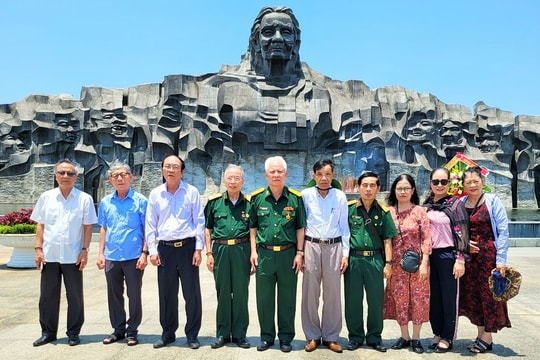 Hội Hỗ trợ gia đình liệt sĩ dâng hương tưởng niệm tại Tượng đài Bà mẹ Việt Nam anh hùng