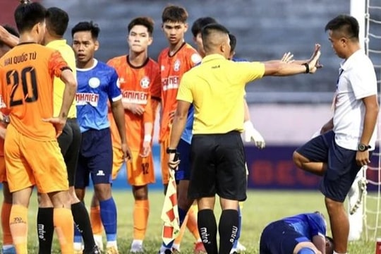 Đối thủ của U22 Việt Nam gặp 'hung tin'; Cầu thủ U20 Việt Nam Mai Quốc Tú bị phạt 5 trận sau khi đạp vào đầu đối thủ