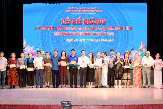 Bế giảng lớp truyền dạy dân ca cho các Câu lạc bộ Dân ca ví, giặm ở Nghệ An