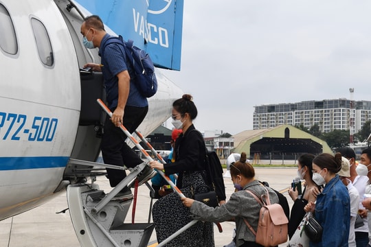 Đi chơi lễ 30/4: Có chặng bay hết sạch vé, giá tiếp tục tăng