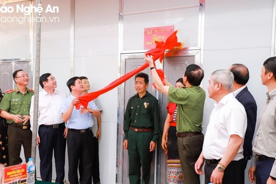 Những ngôi nhà nghĩa tình ở huyện rẻo cao Tương Dương