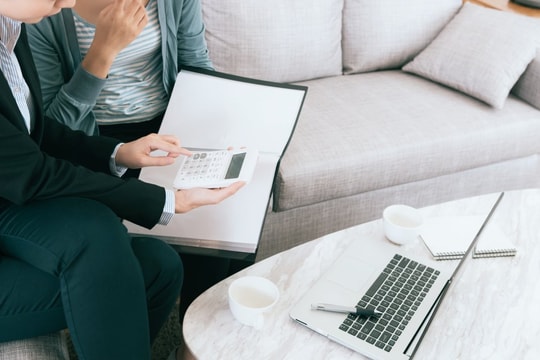 Lợi nhuận khủng, bảo hiểm nhân thọ bồi thường 'nhỏ giọt'