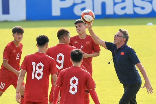  Chờ đợi ông Troussier tiếp bước ông Calisto