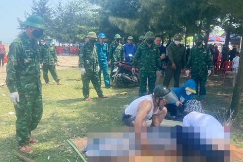 Tìm thấy thi thể bé trai 13 tuổi bị đuối nước khi đi tắm biển ở Diễn Châu