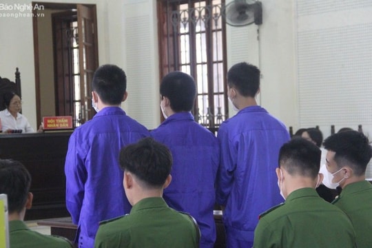 Phụ huynh bật khóc giữa phiên toà xét xử 3 trẻ vị thành niên phạm tội giết người