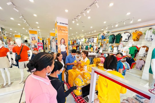 Thị trường bán lẻ kỳ nghỉ lễ: Sức mua tăng, giá cả ổn định