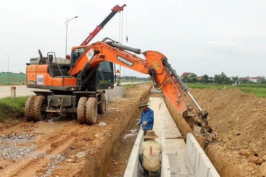 Thi công hạ ngầm cáp viễn thông, cáp điện lực dọc đại lộ Vinh - Cửa Lò