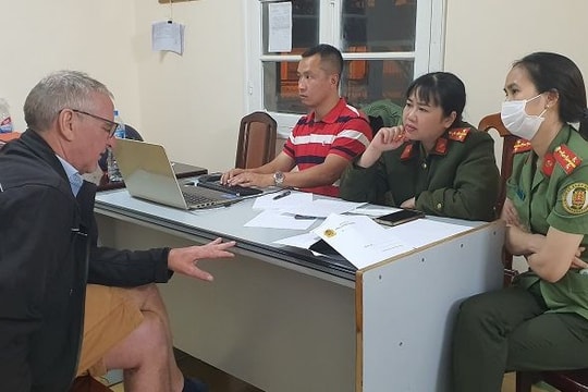 Người đàn ông sát hại vợ do hay sử dụng điện thoại lúc đi ăn