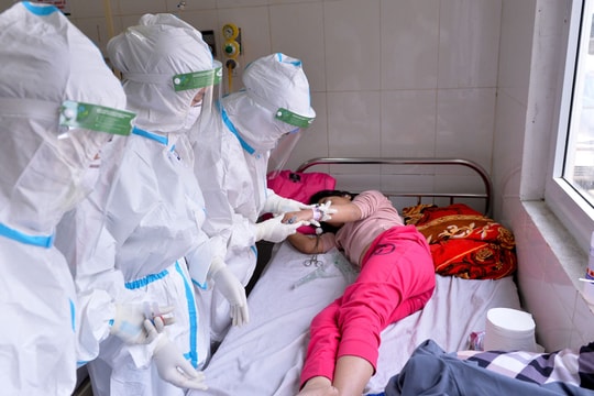 Ngành y tế Nghệ An khuyến cáo đeo khẩu trang, khử khuẩn phòng chống dịch COVID-19