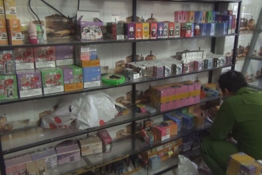 Phát hiện điểm bán thuốc lá điện tử có chứa chất ma túy