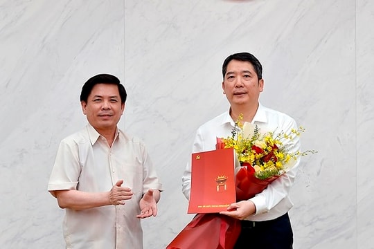 Công bố quyết định chuẩn y nhân sự Bí thư Đảng ủy Bộ Tài chính