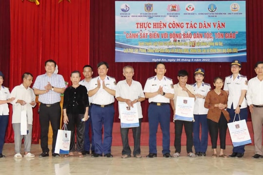 Khám, cấp phát thuốc miễn phí và tặng quà cho người dân tại Nghi Lộc