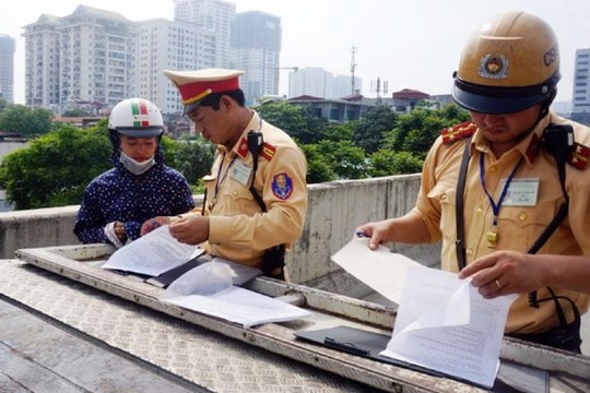 Vi phạm luật giao thông tại Việt Nam, hãy đóng phạt ngay nếu không muốn bị tính lãi 0,05%/ngày!