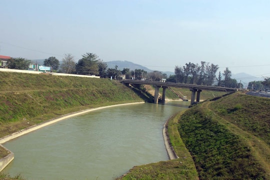 Đóng nước kênh chính hệ thống Thủy lợi Bắc Nghệ An: Chủ động tích trữ nước phục vụ sản xuất, dân sinh 