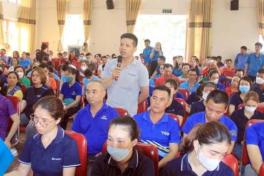 Đoàn đại biểu Quốc hội tiếp xúc cử tri với 200 công nhân, người lao động Nghệ An 